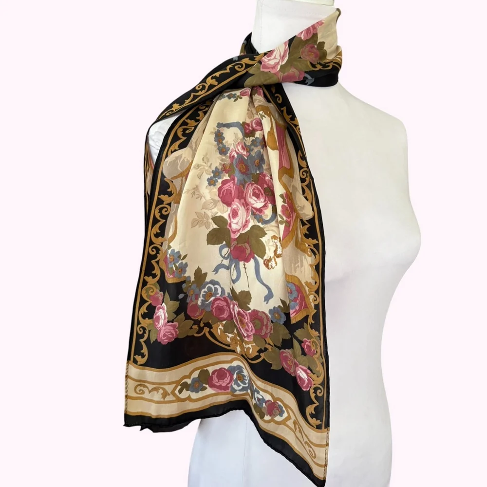 Vintage 80s Cream Floral Rose Bouquet Scarf